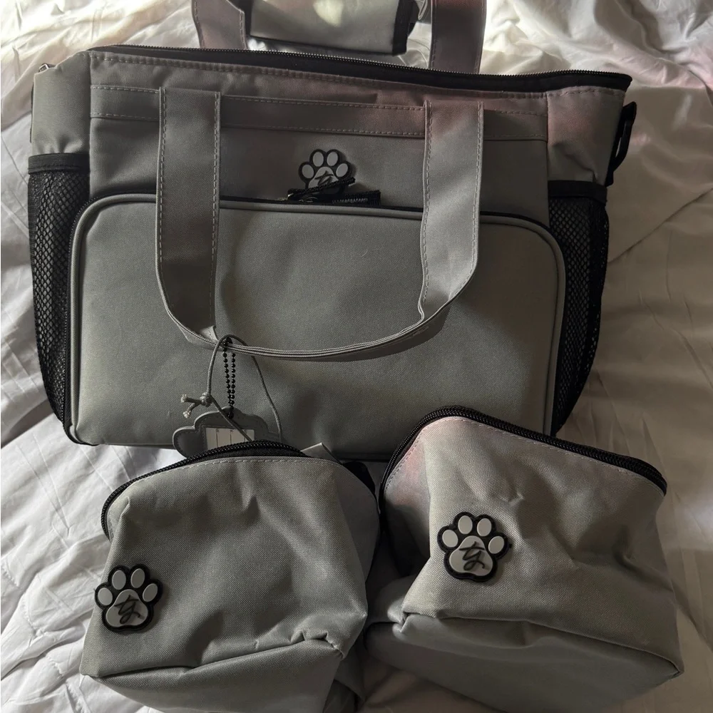 NWT Trisha Yearwood pet travel bag. Insulated w.food pouches & portable bowls!